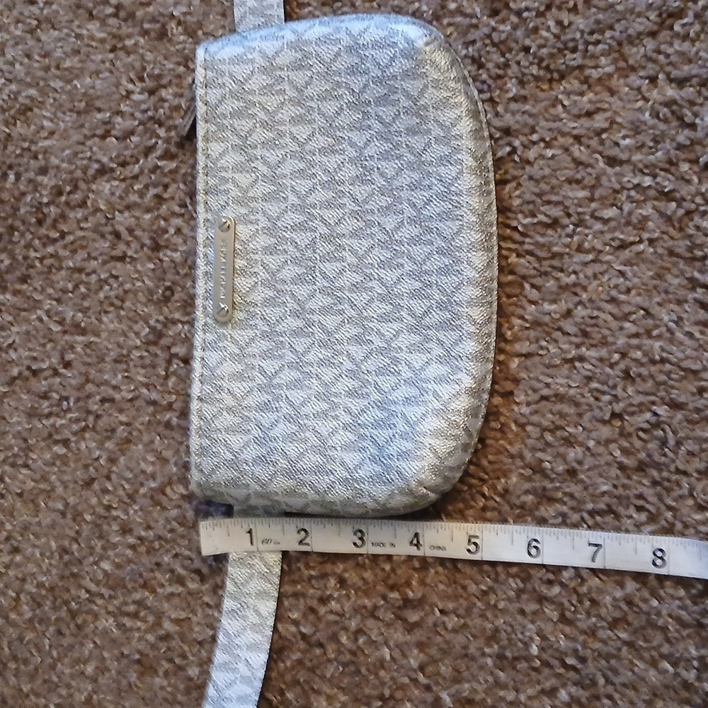 Micheal Kors silver monogram belted hip purse size S/M - Picture 13 of 15